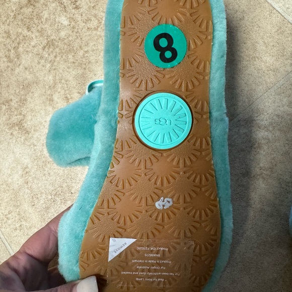 Ugg fluff slippers with sling back logo strap - Picture 3 of 5